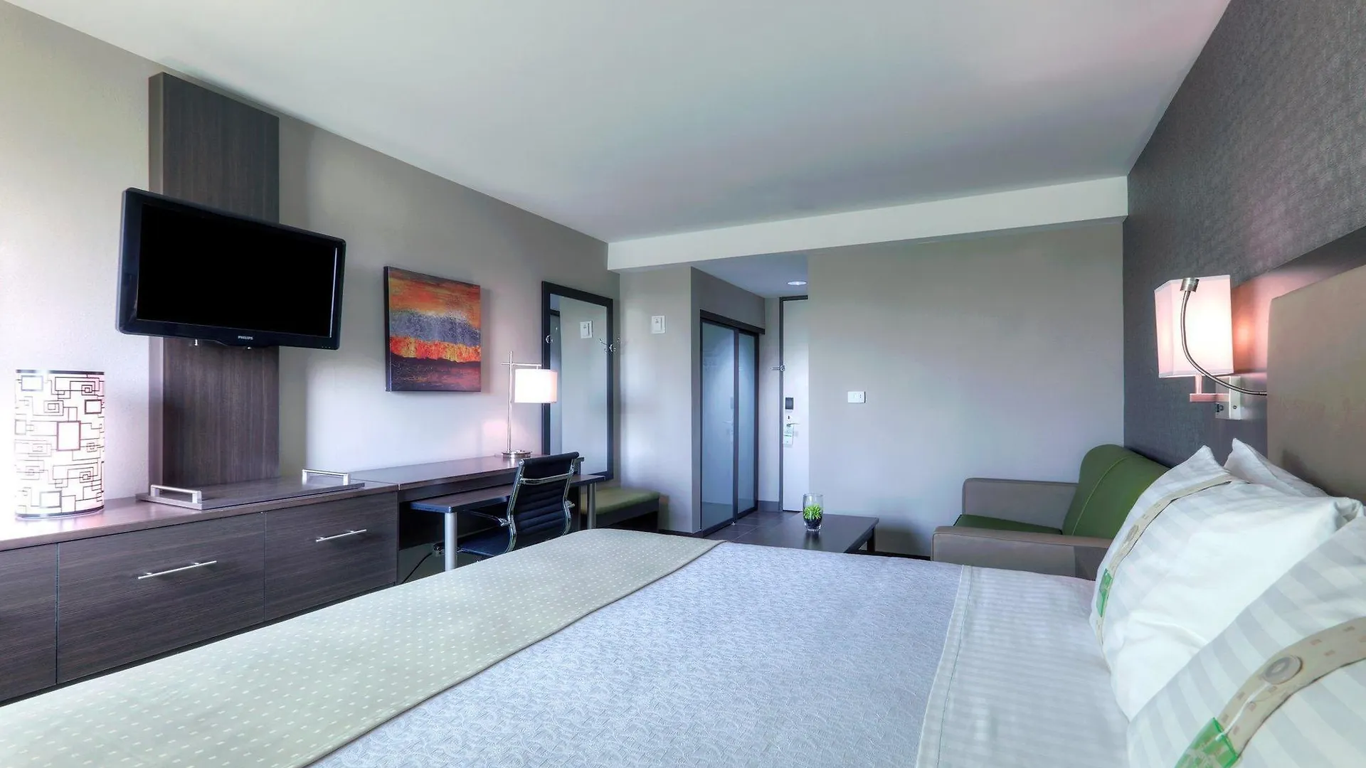 Holiday Inn Express Winnipeg Airport - Polo Park By Ihg