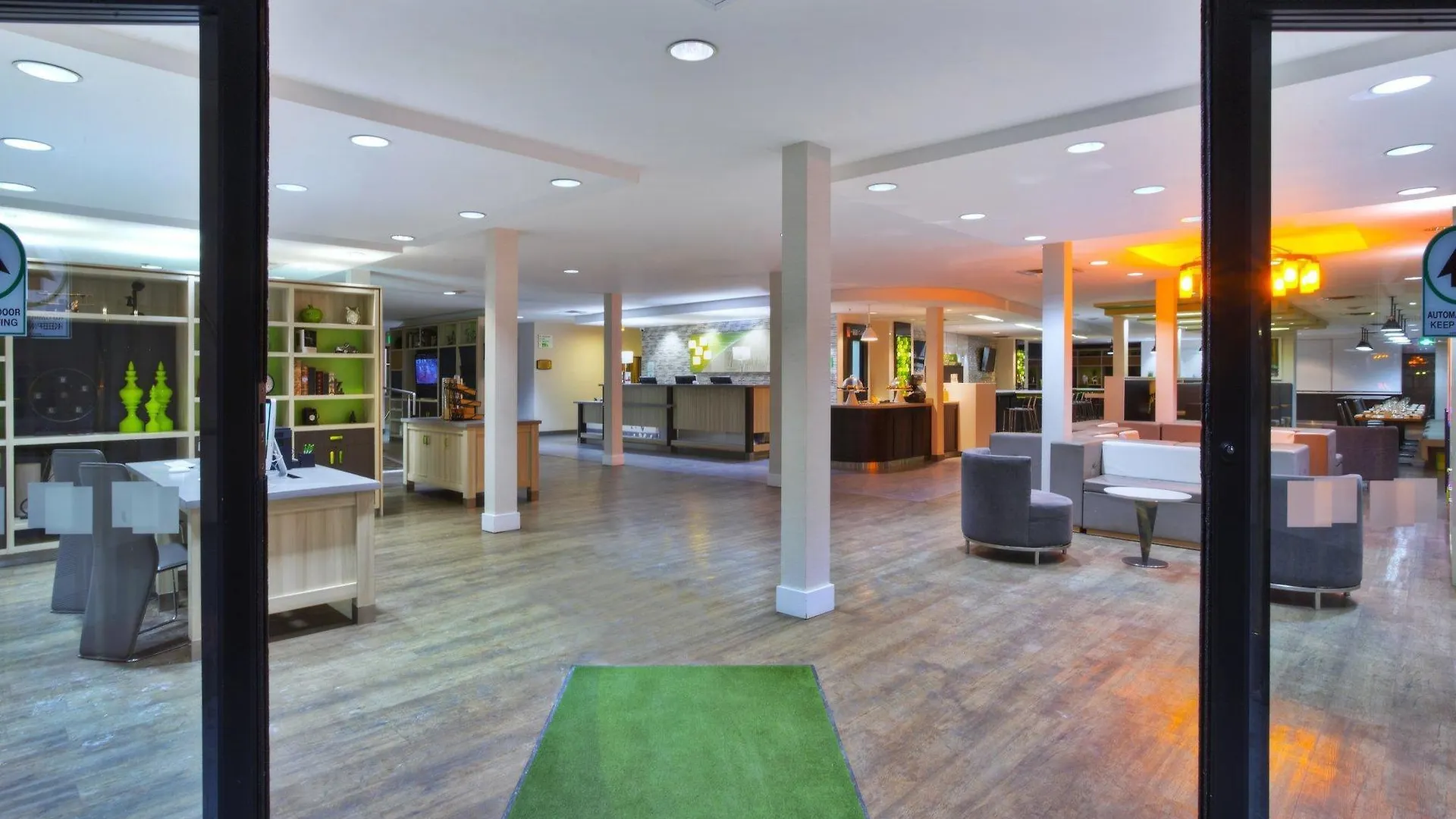 Holiday Inn Express Winnipeg Airport - Polo Park By Ihg Hotel