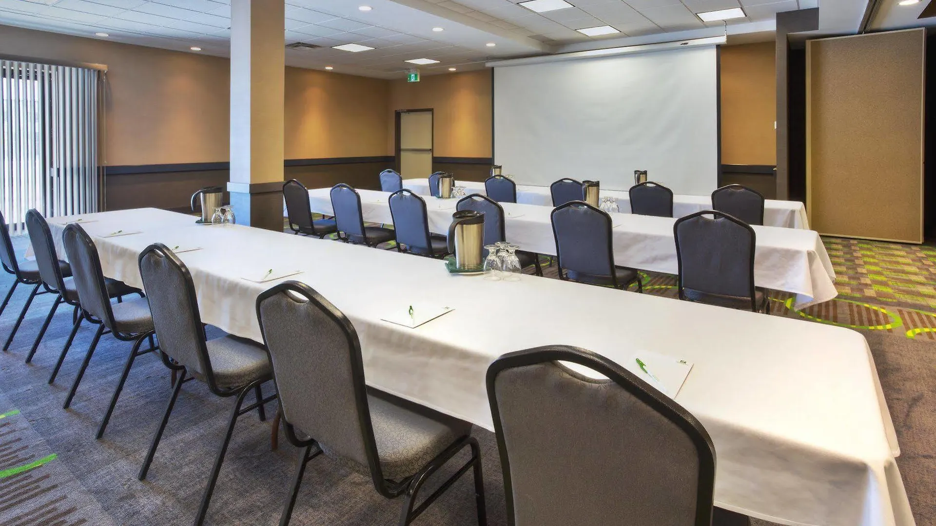 Holiday Inn Express Winnipeg Airport - Polo Park By Ihg Hotel