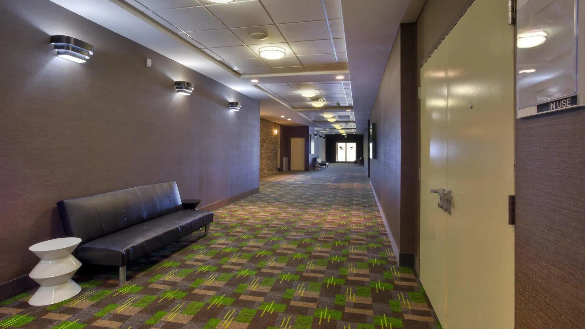 Holiday Inn Express Winnipeg Airport - Polo Park By Ihg