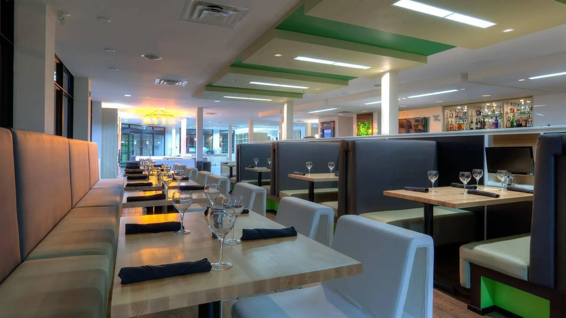 Holiday Inn Express Winnipeg Airport - Polo Park By Ihg 3*,