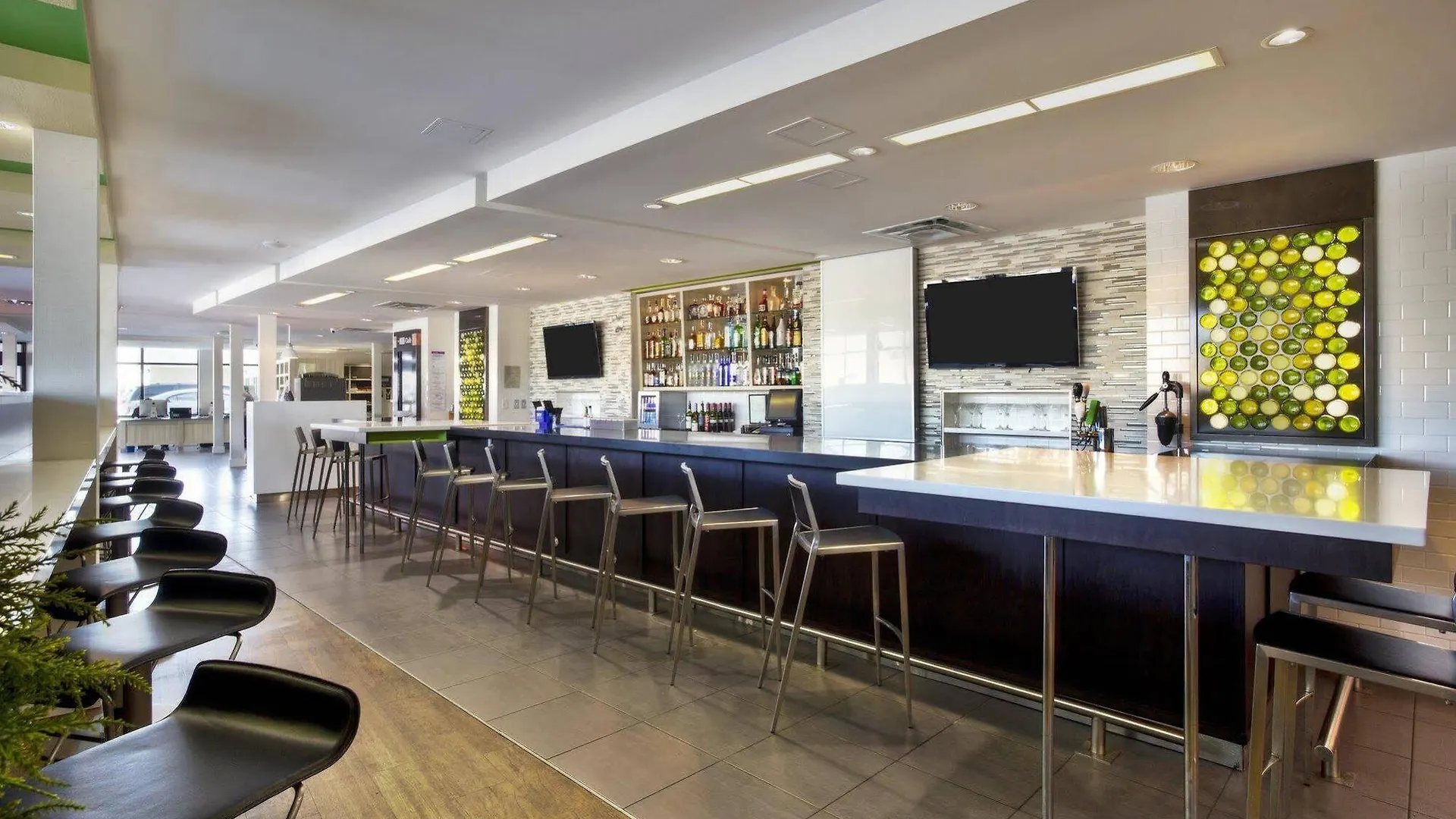 Holiday Inn Express Winnipeg Airport - Polo Park By Ihg 3*,  Canada